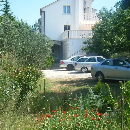 Apartment Green Court *