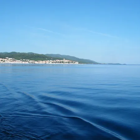 Green Court Apartment