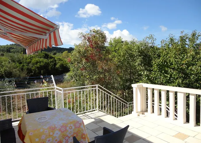 Green Court Apartman *